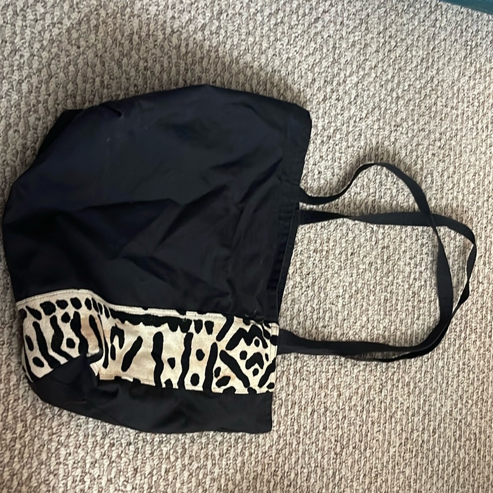 Tote pink inside no damage one large
Pocket no zippers or closures